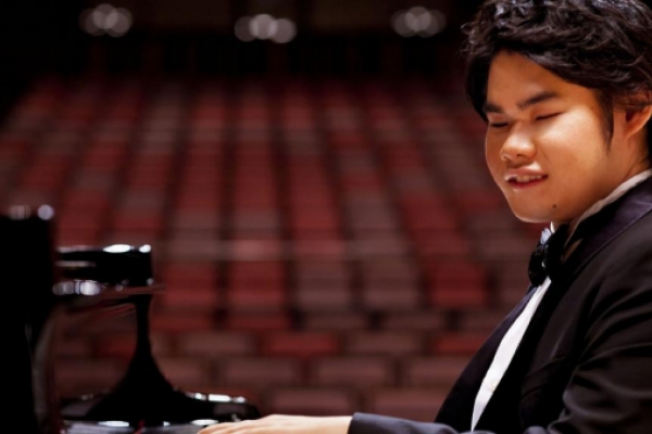 Nobuyuki Tsujii, el pianista ciego y con Síndrome de Down que impacta al mundo